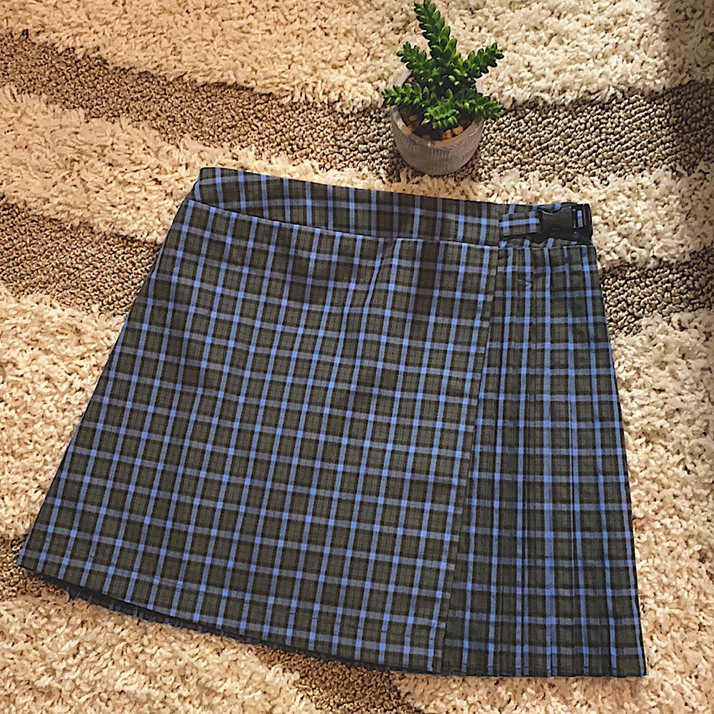 Wild Fable Juniors small blue & green pleated skirt